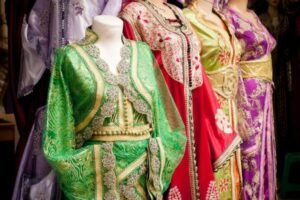 Les vêtements traditionnels - Souk Marrakech